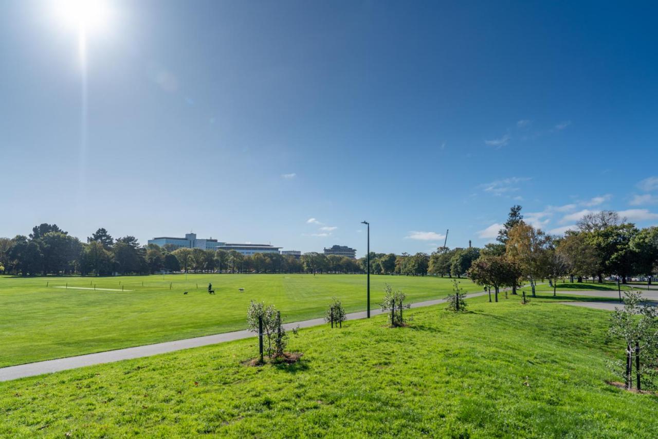 Appartamento King Bed On Hagley Park Corner In The Cbd Christchurch Esterno foto