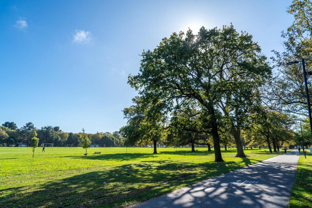 Appartamento King Bed On Hagley Park Corner In The Cbd Christchurch Esterno foto